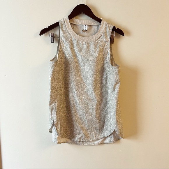 Athleta Zephyr Refined Gray White Snake Print Sleeveless Shirt Tank Size Small - Picture 2 of 10